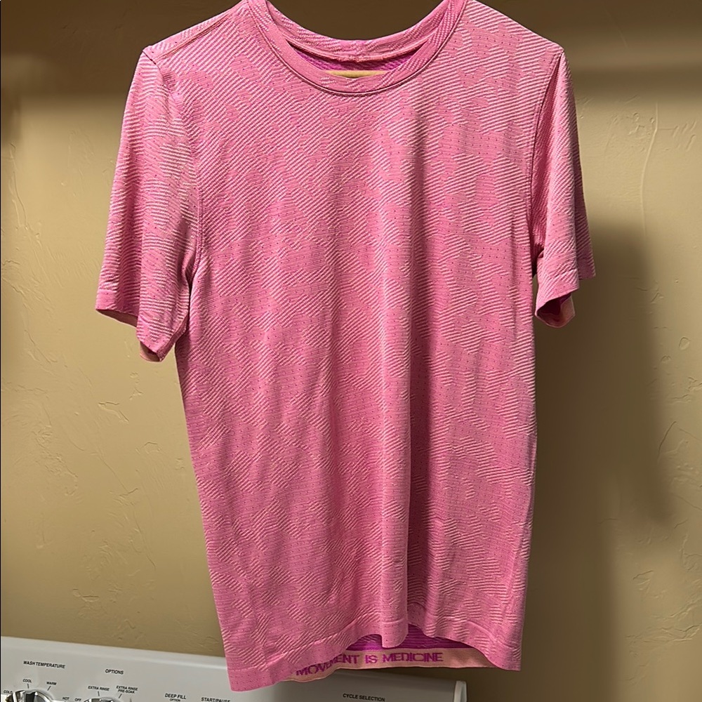 lululemon athletica Men’s Small Shirt pink